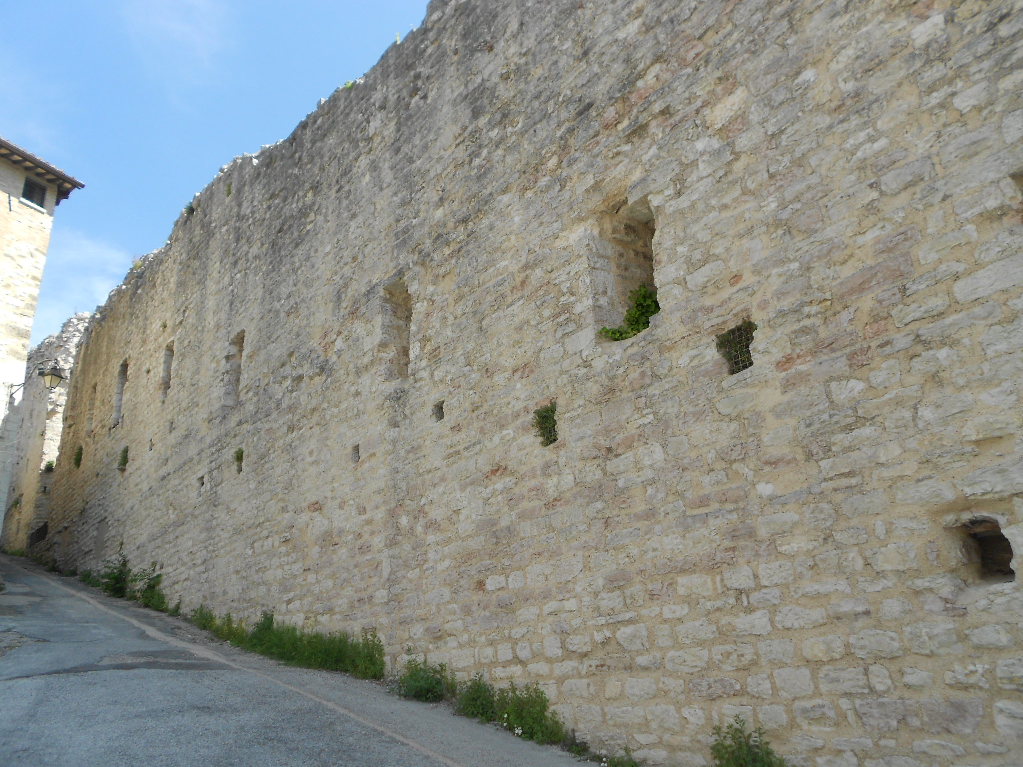 https://www.comune.gubbio.pg.it/news/21699-old town walls 1.JPG